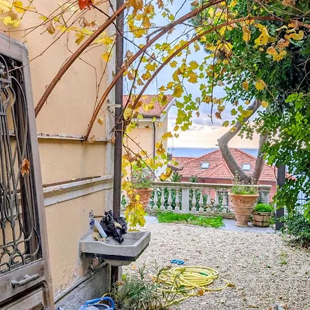 Apartmanhotel Meine Sonne Riviera, Storico Con Vista Mare, Terrazzo E Parcheggio Imperia