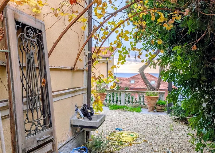 Lägenhetshotell Meine Sonne Riviera, Storico Con Vista Mare, Terrazzo E Parcheggio Imperia