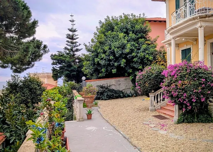 Meine Sonne Riviera, Storico Con Vista Mare, Terrazzo E Parcheggio Lejlighedshotel Imperia